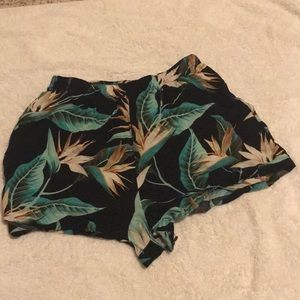 Women’s floral flowy shorts
